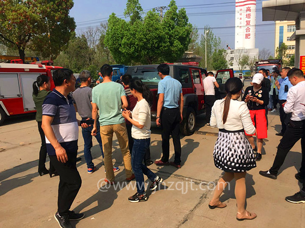 武漢理工大學(xué)來(lái)消防車(chē)廠(chǎng)家學(xué)習(xí) 微信圖片_20180403131124.jpg