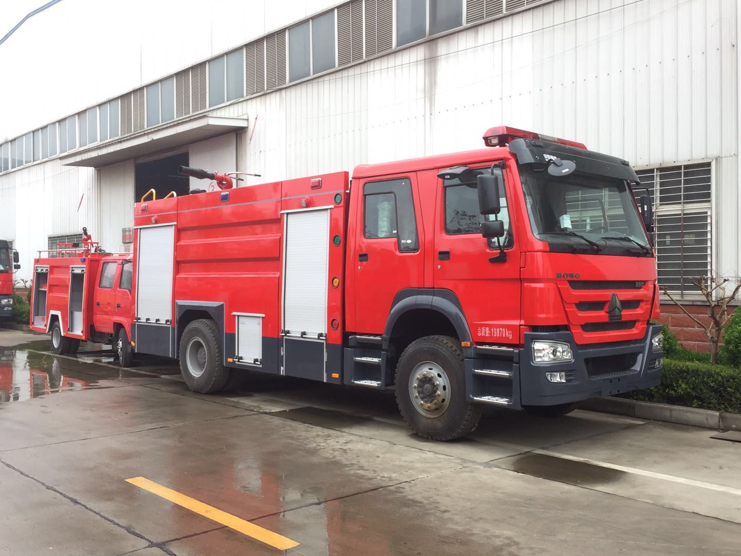 重汽豪沃泡沫消防車(chē)jpg 2B2BE2869B84A8BEF901451D6F50F546.jpg
