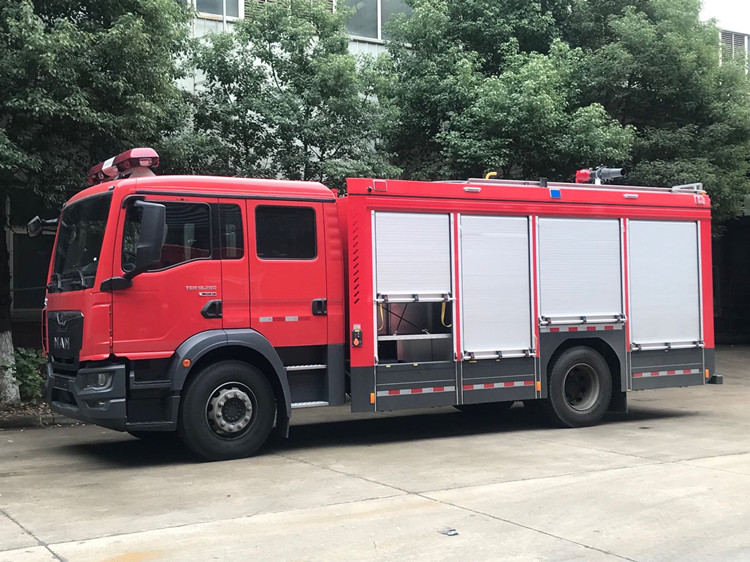德國(guó)曼6噸壓縮空氣泡沫消防車(chē).jpg A23F16EF8C029A145E07F2710DFEC50E.jpg